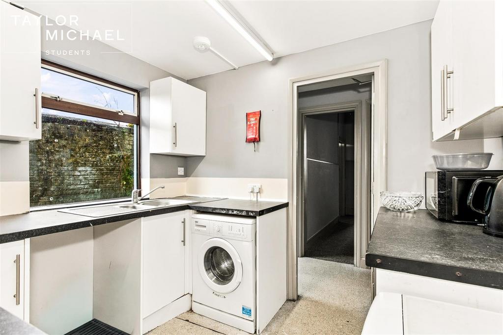 House in Brighton - View 3