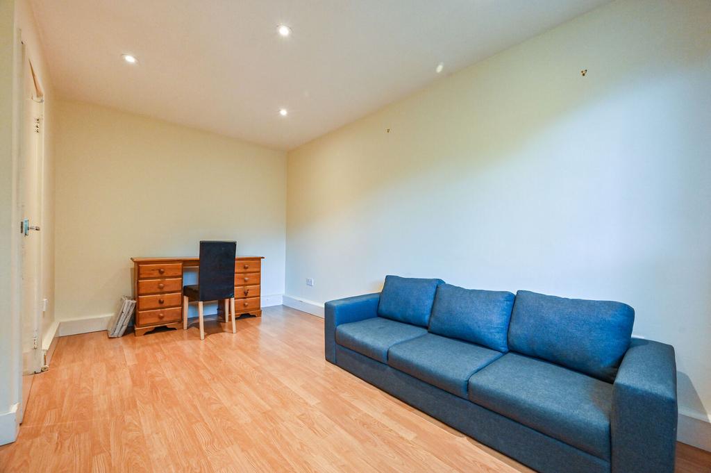 Apartment in London - View 5