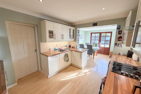 3 bedroom detached house for sale, Hedgeway Close, Rhostyllen, Wrexham