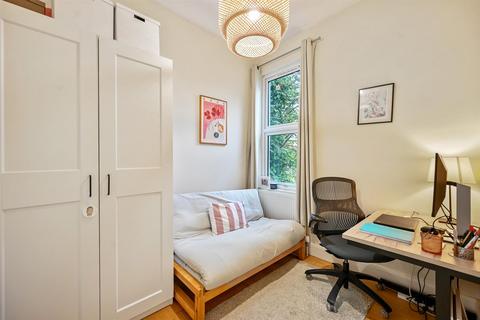 2 bedroom flat for sale, Rondu Road, London NW2