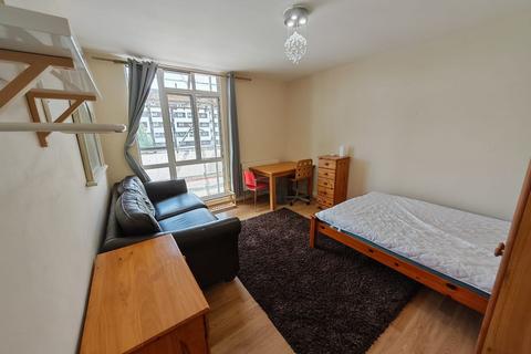 4 bedroom flat to rent, Leinster Gardens, London W2