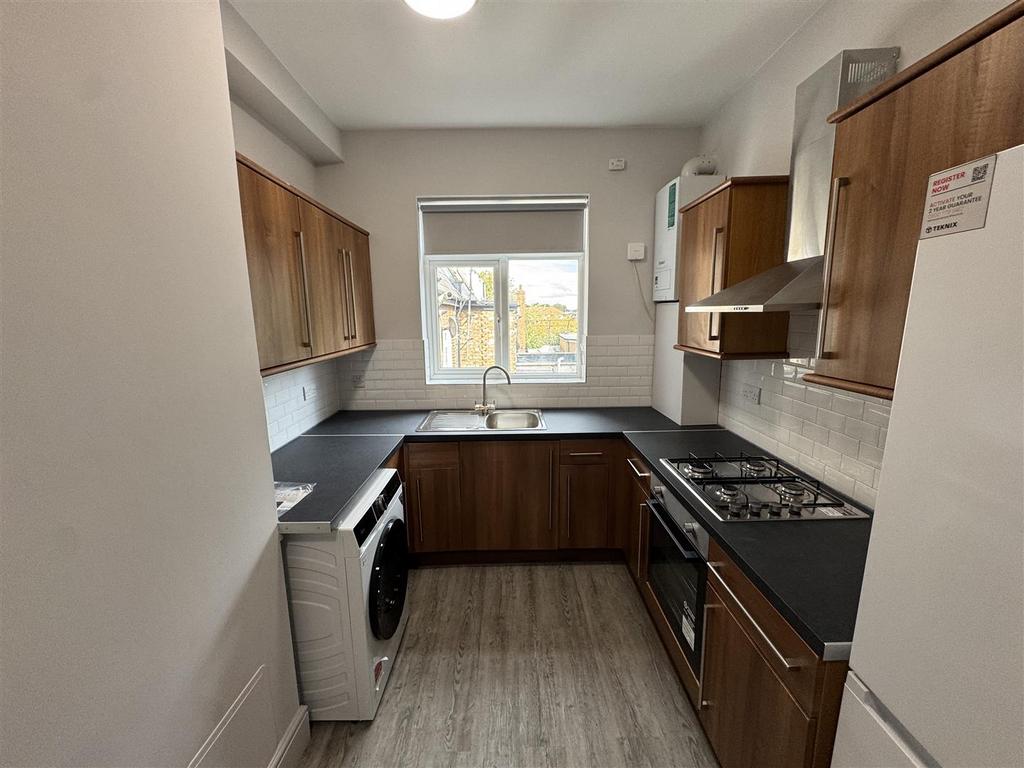 Apartment in Wood Green - View 3