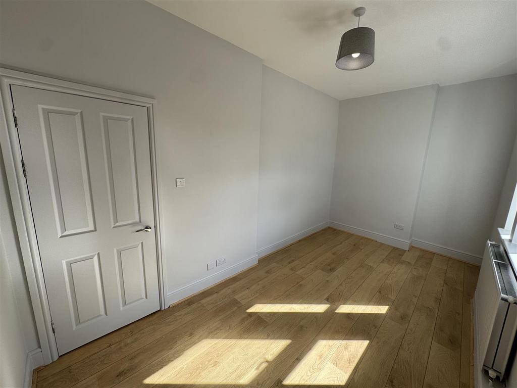 Apartment in Wood Green - View 4
