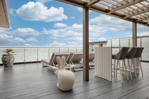2 bedroom flat for sale, Beach Drive, Ramsgate, Kent, CT11