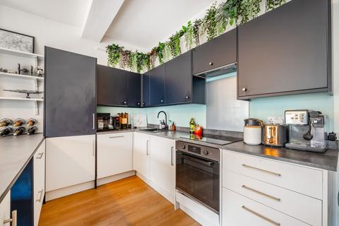 1 bedroom flat for sale, Uxbridge Road, London W12