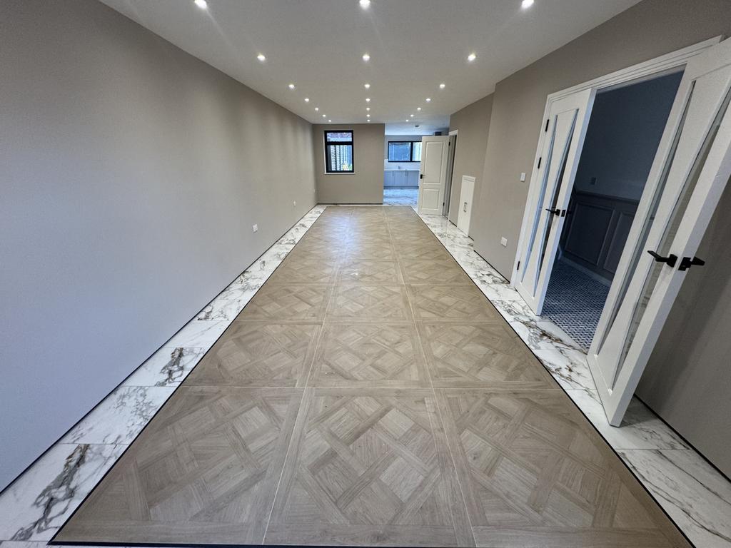 House in LONDON - View 2