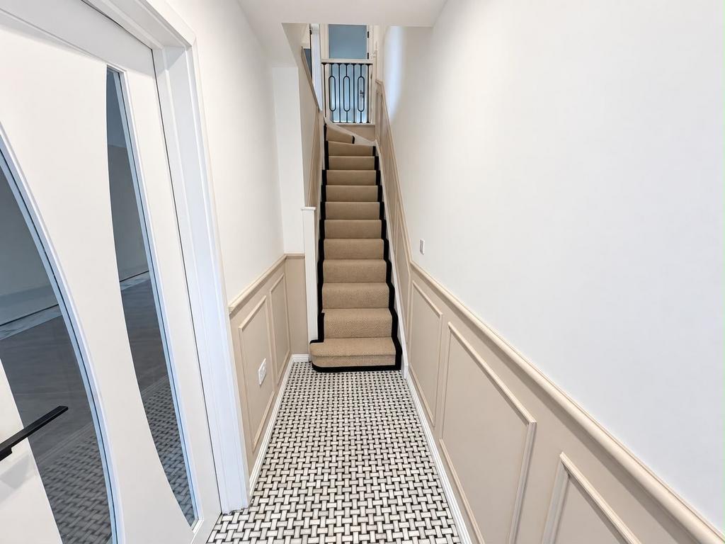 House in LONDON - View 3