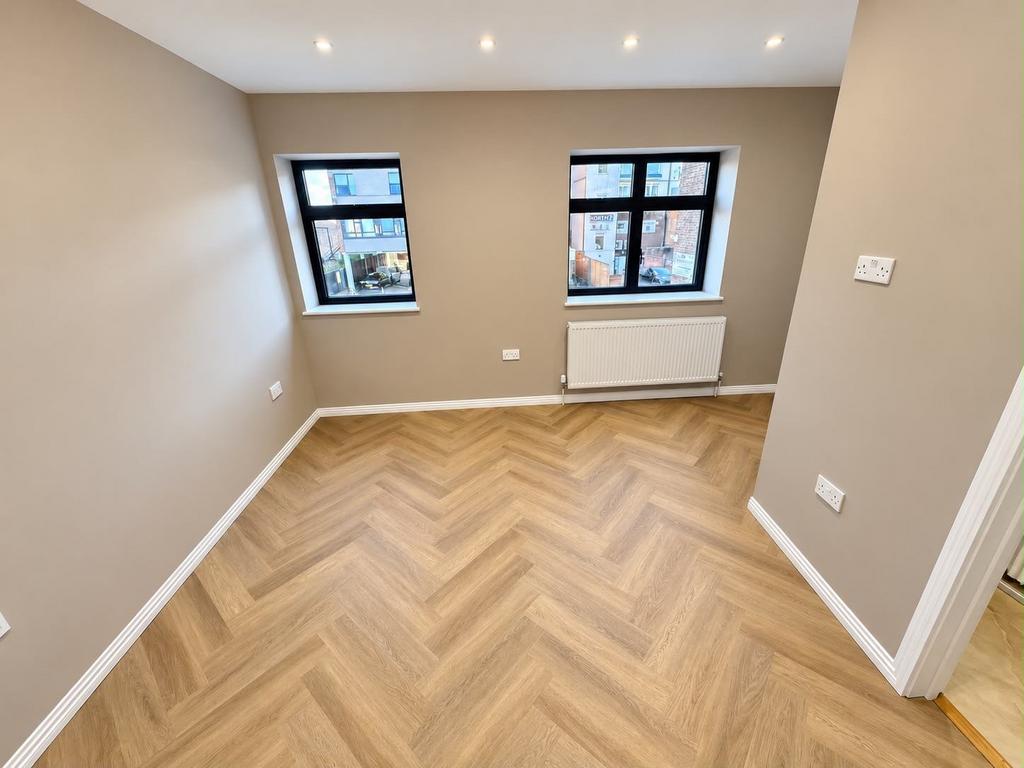 House in LONDON - View 5