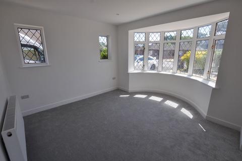 3 bedroom detached house to rent, Sopers Lane, Poole, BH17