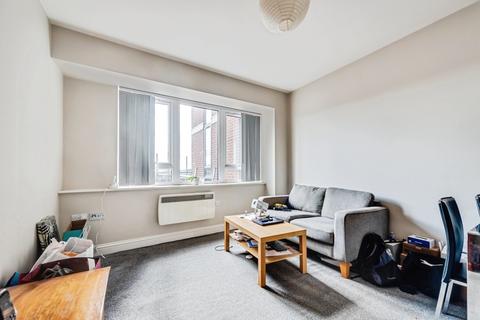 1 bedroom flat for sale, Farnsby Street, Swindon, Wiltshire, SN1