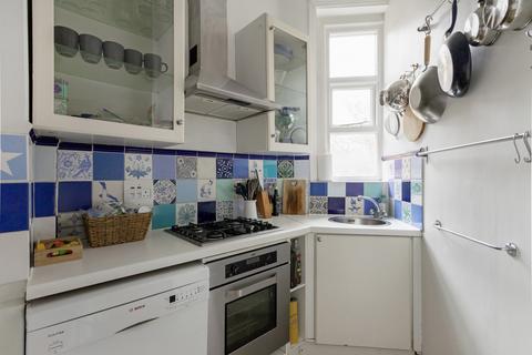 undefined, Kings Avenue, London, N10