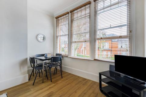 undefined, Kings Avenue, London, N10
