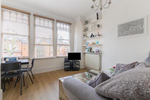 undefined, Kings Avenue, London, N10
