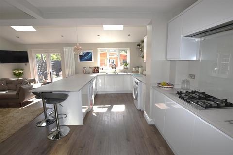 4 bedroom semi-detached house for sale, Isis Avenue, Bicester