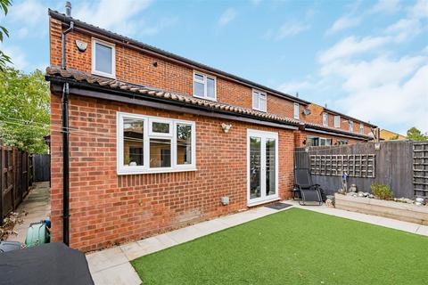 4 bedroom semi-detached house for sale, Isis Avenue, Bicester