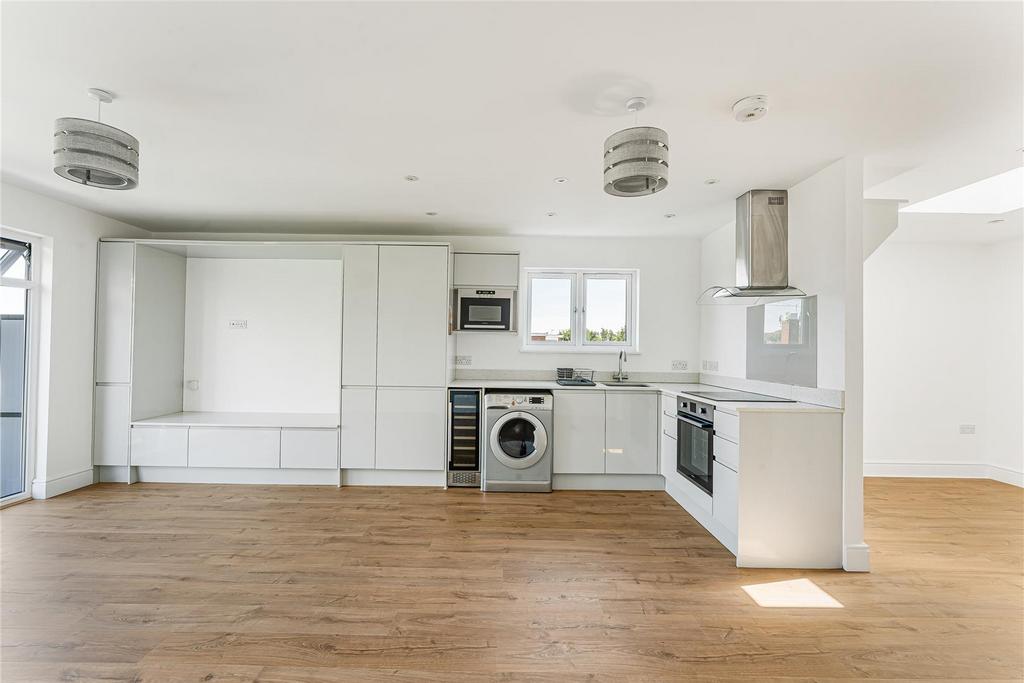 Apartment in North Chingford - View 2