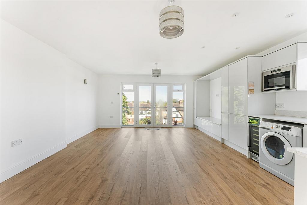 Apartment in North Chingford - View 4