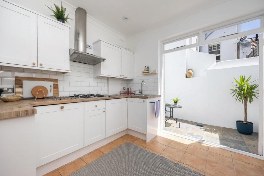 House in Brighton - View 2
