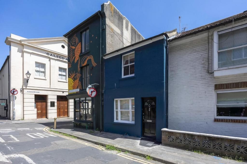 House in Brighton - View 4