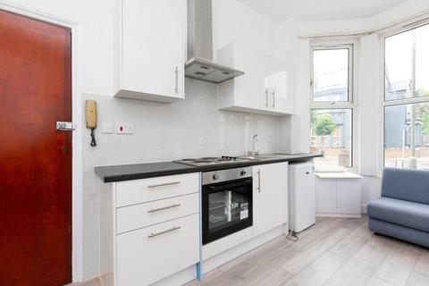 undefined, Ash Grove, London NW2