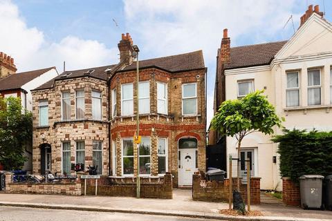 undefined, Ash Grove, London NW2