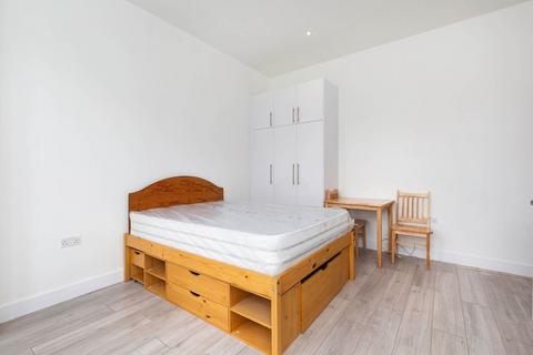 undefined, Ash Grove, London NW2