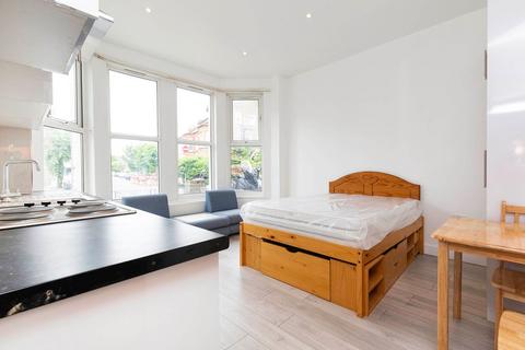 undefined, Ash Grove, London NW2