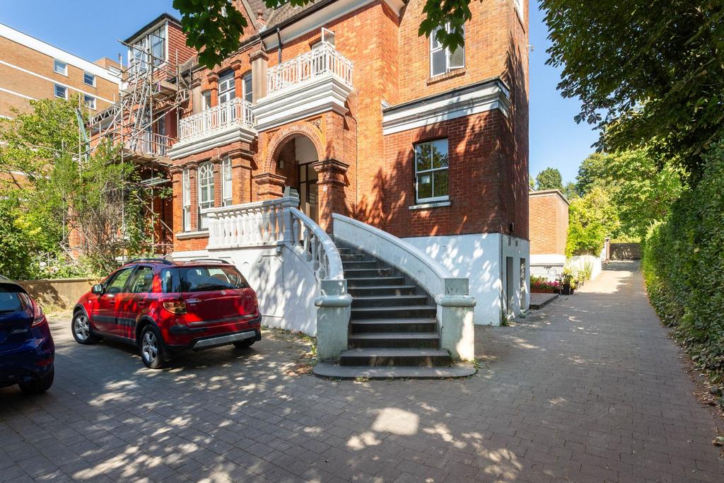 Apartment in Brighton, Round Hill - View 3