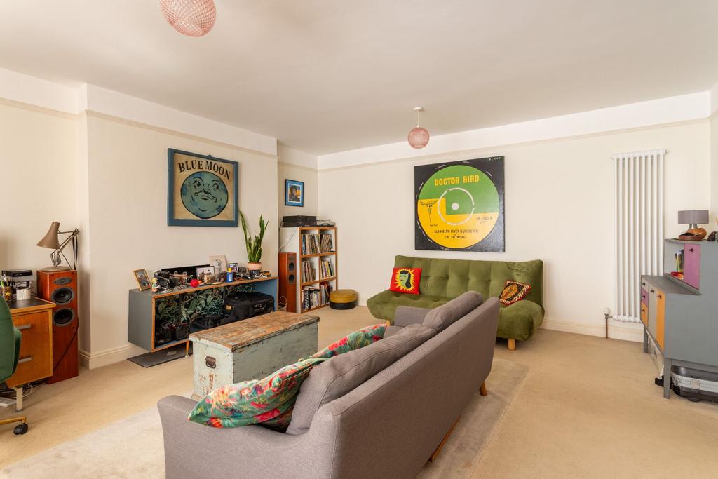 Apartment in Brighton, Round Hill - View 5