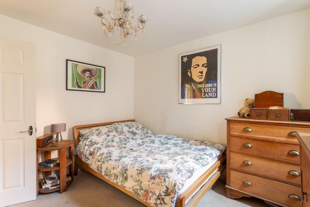 Apartment in Brighton, Round Hill - More