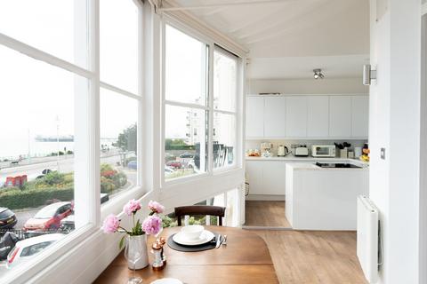 Studio to rent, Marine Parade, Brighton
