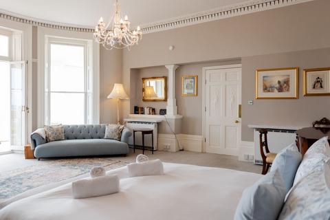 Studio to rent, Marine Parade, Brighton