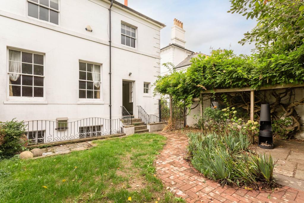 House in Brighton - View 4