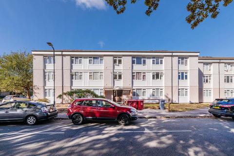 2 bedroom apartment for sale, Borderside, Slough SL2