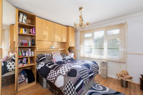 2 bedroom apartment for sale, Borderside, Slough SL2