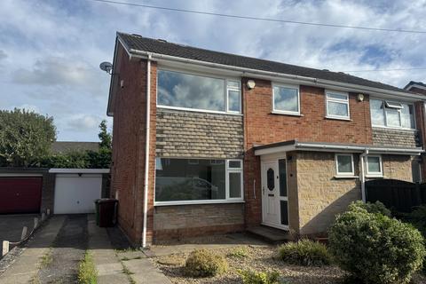 3 bedroom semi-detached house to rent, Kingsway Close, Ossett, Wakefield, WF5