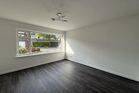 3 bedroom semi-detached house to rent, Kingsway Close, Ossett, Wakefield, WF5