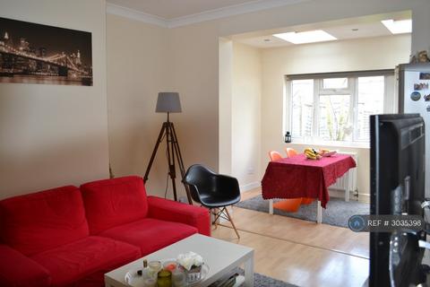 3 bedroom terraced house to rent, Dalmeny Avenue, London, SW16