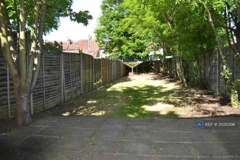3 bedroom terraced house to rent, Dalmeny Avenue, London, SW16