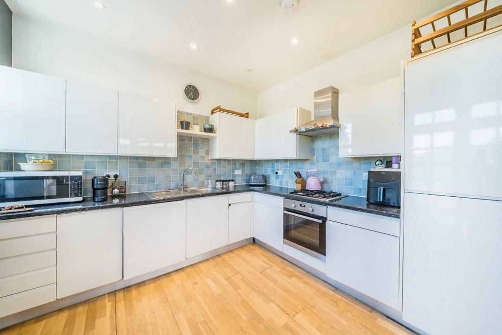 Apartment in London - View 3
