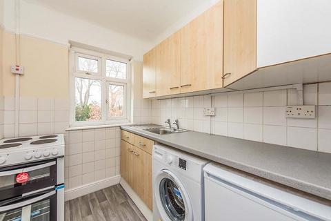 1 bedroom flat to rent, Hanworth Road, Hounslow TW4