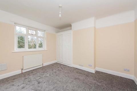 1 bedroom flat to rent, Hanworth Road, Hounslow TW4