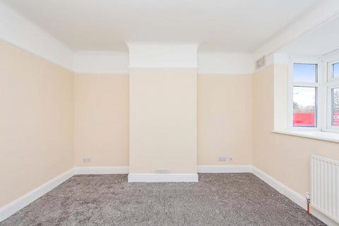 1 bedroom flat to rent, Hanworth Road, Hounslow TW4