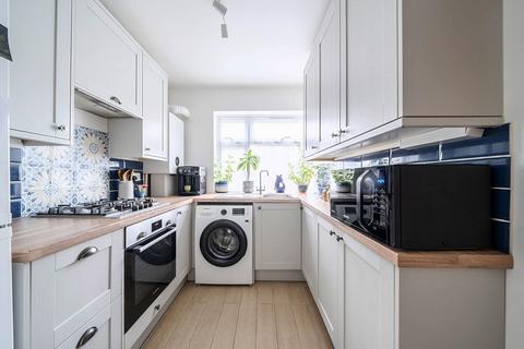 2 bedroom flat for sale, The Avenue, Worcester Park, KT4