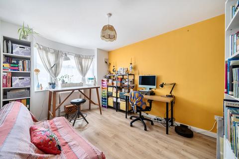 2 bedroom flat for sale, The Avenue, Worcester Park, KT4