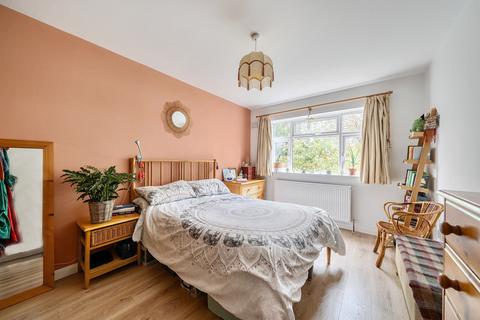 2 bedroom flat for sale, The Avenue, Worcester Park, KT4