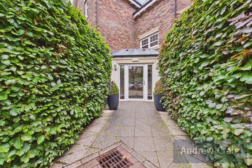 Apartment in Gosforth - More