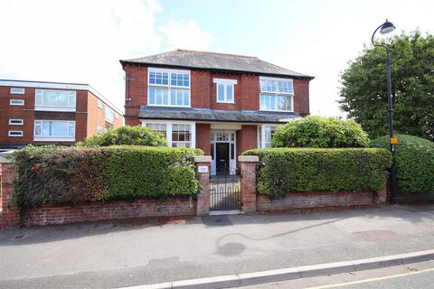 2 bedroom apartment to rent, New Street, Lymington