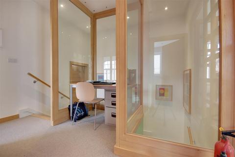 2 bedroom apartment to rent, New Street, Lymington