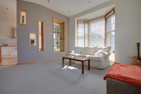 2 bedroom apartment to rent, New Street, Lymington